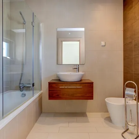 아파트 One Bedroom In Albur Village 1a 알보르