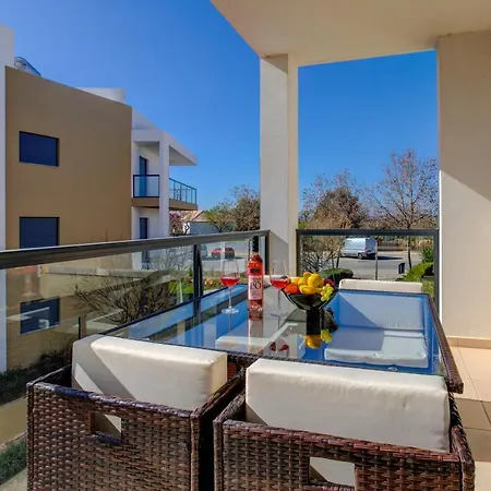 아파트 One Bedroom In Albur Village 1a